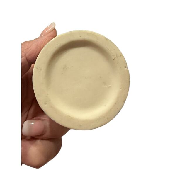 Vintage Trinket Box Hat Box with Sun Hat Inside Lilac on Top Embossed - Picture 5 of 6